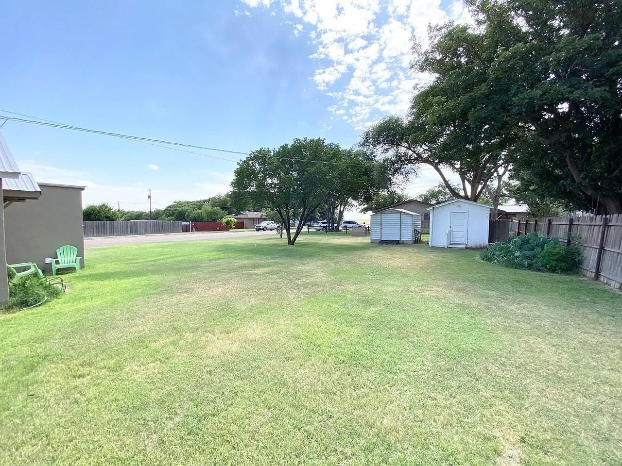 1201 Avenue K - Photo 2 of 9