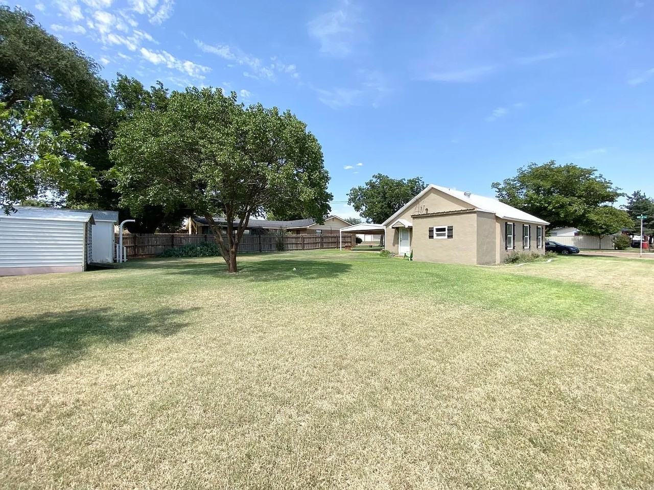 1201 Avenue K - Photo 3 of 9