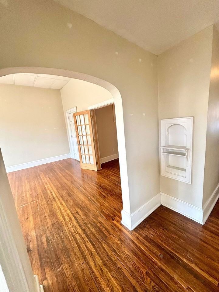 241 N Queen St #3 - Photo 5 of 19