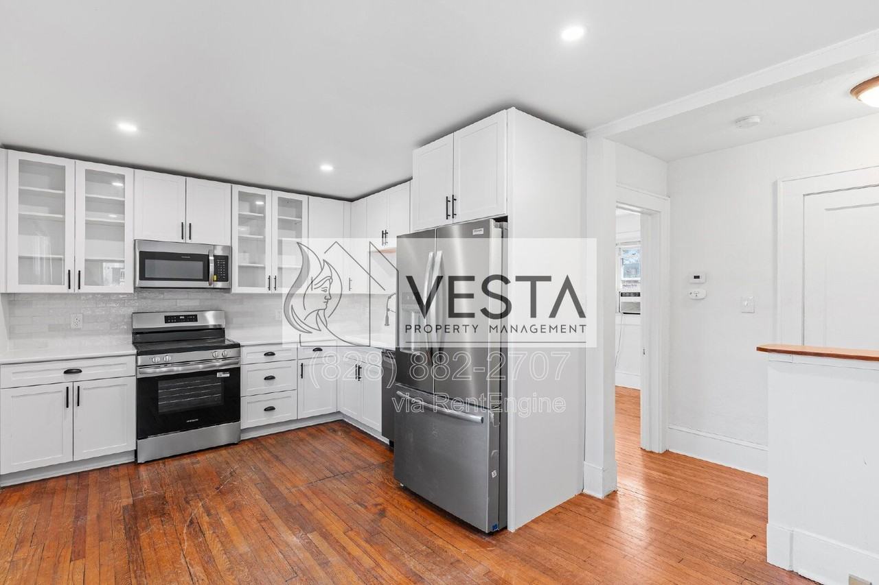 114 Richmond Ave - Photo 5 of 22