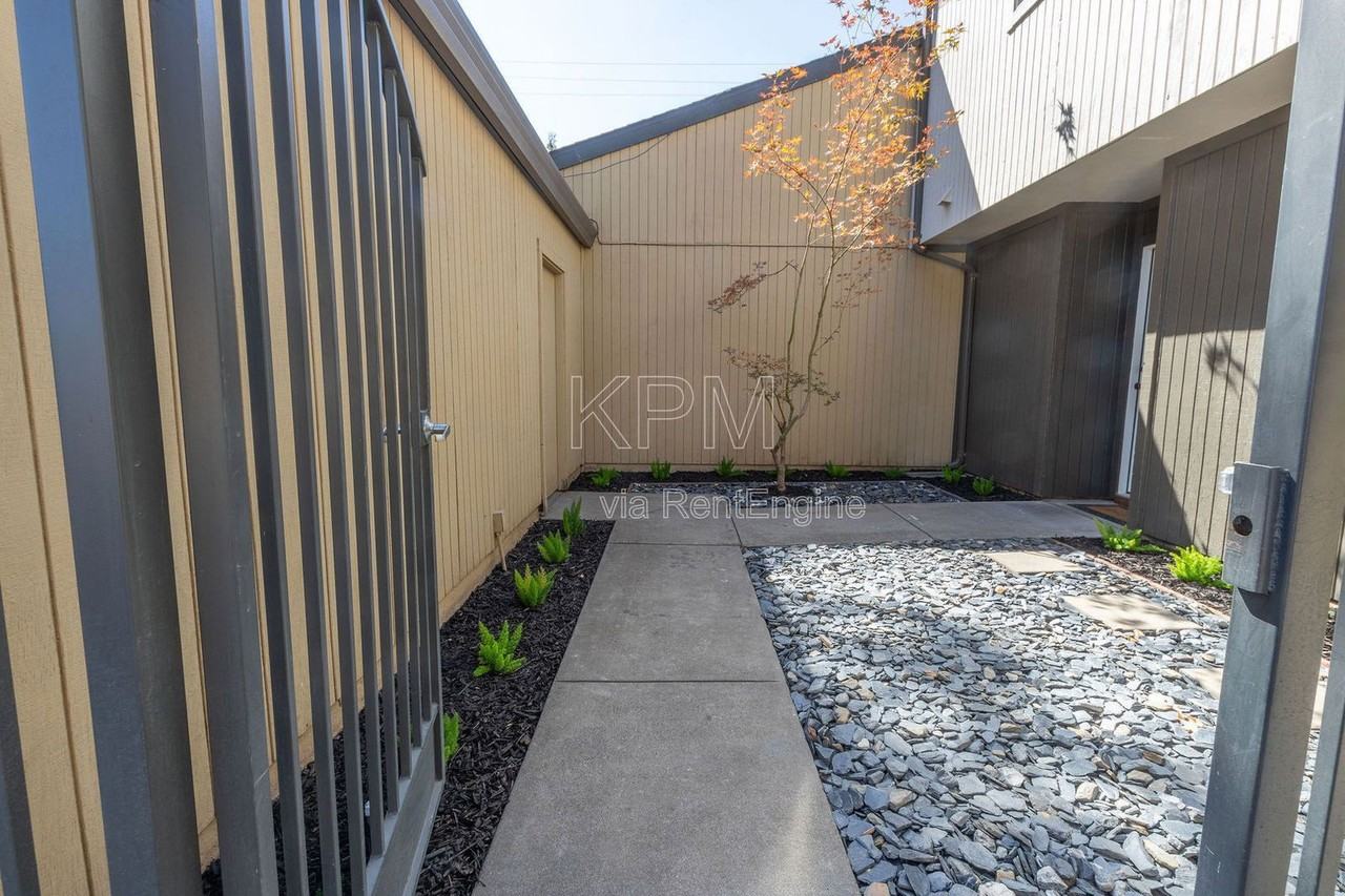 955 Academy Street - Photo 2 of 28