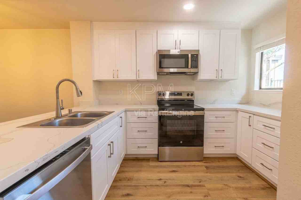 955 Academy Street - Photo 7 of 28