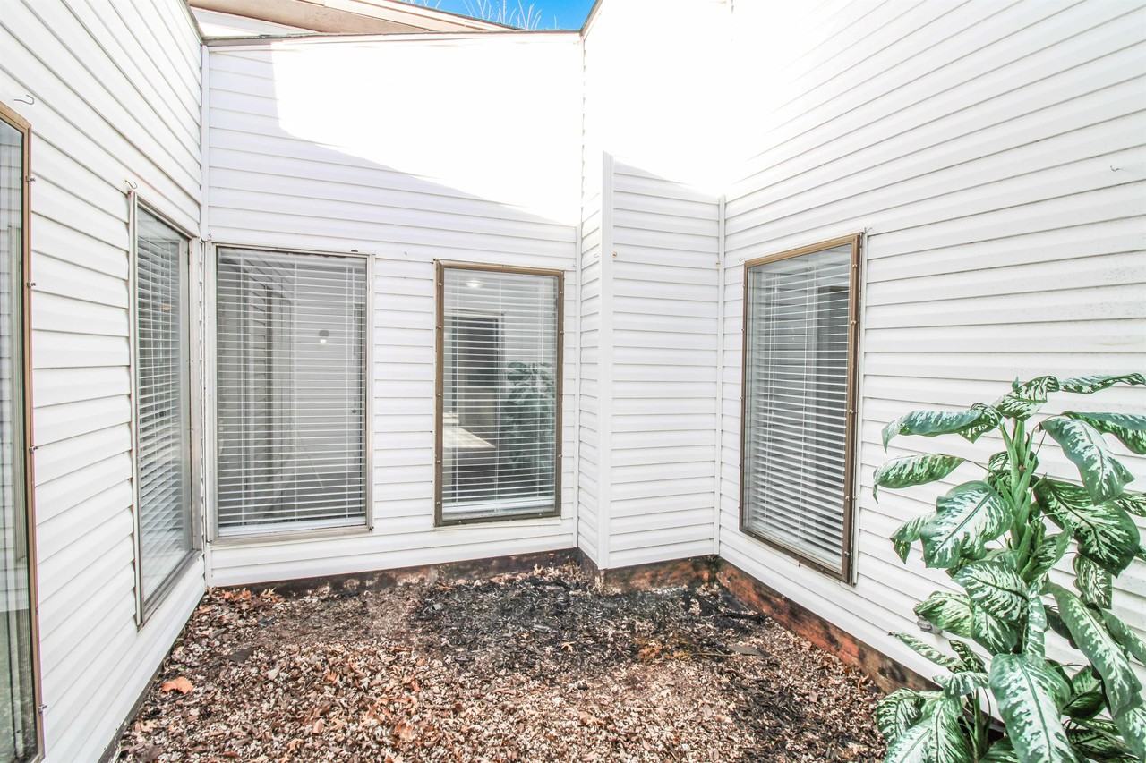 8900 N Shannon Ave #1 - Photo 3 of 16