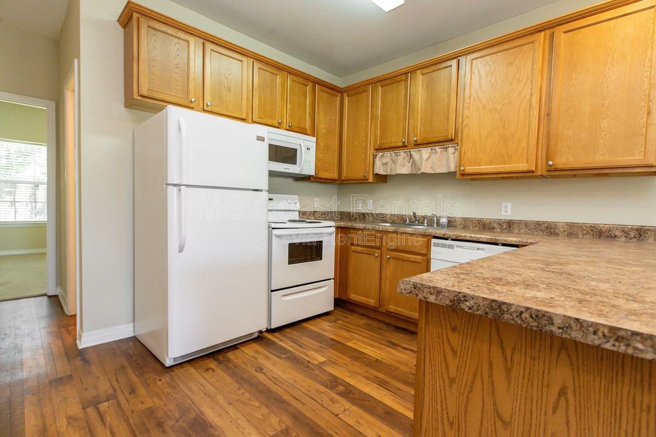 2504 Gladiolus St #B - Photo 5 of 31