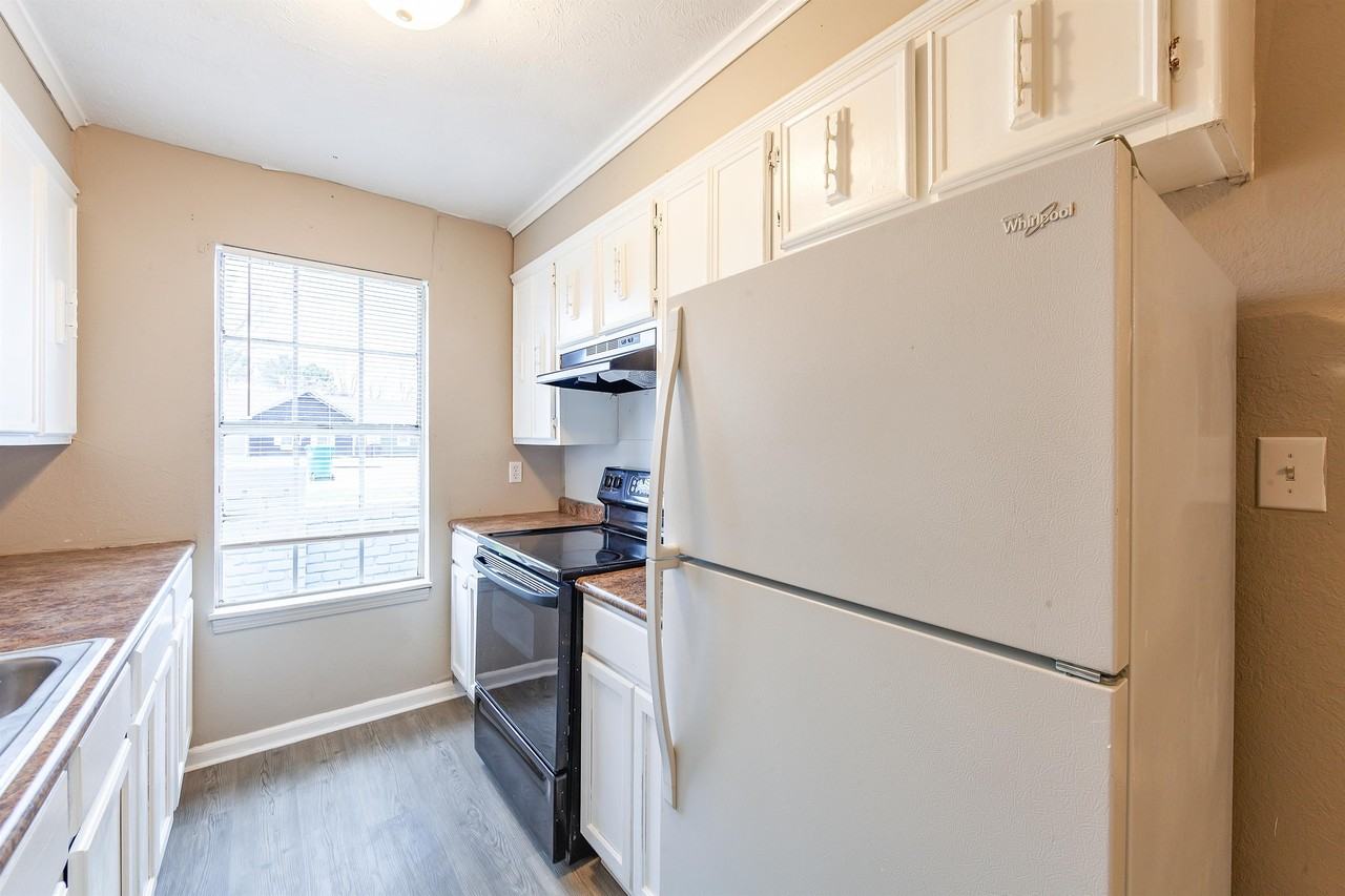 51 Carolane Dr #L - Photo 5 of 12