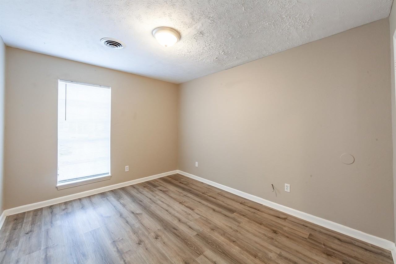 51 Carolane Dr #L - Photo 4 of 12