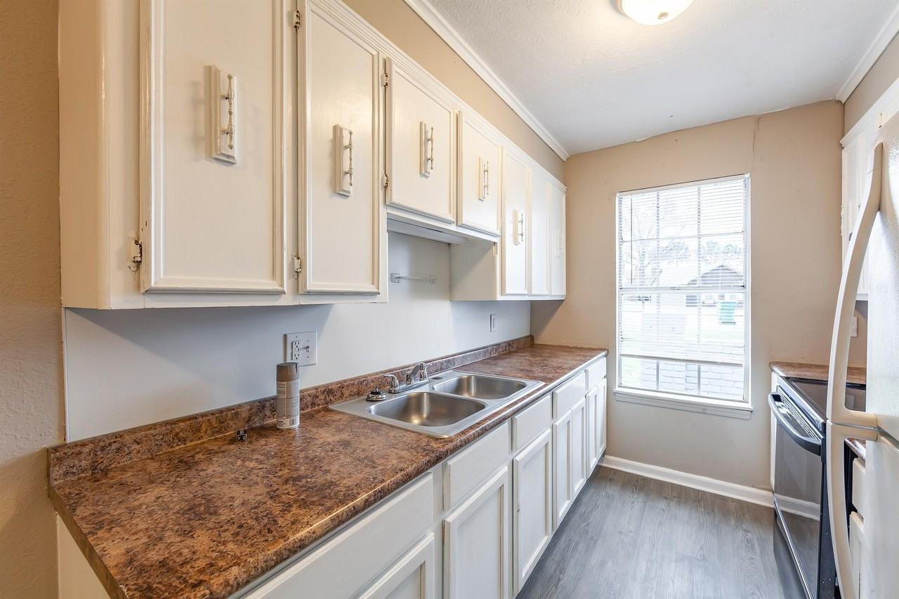 51 Carolane Dr #L - Photo 3 of 12