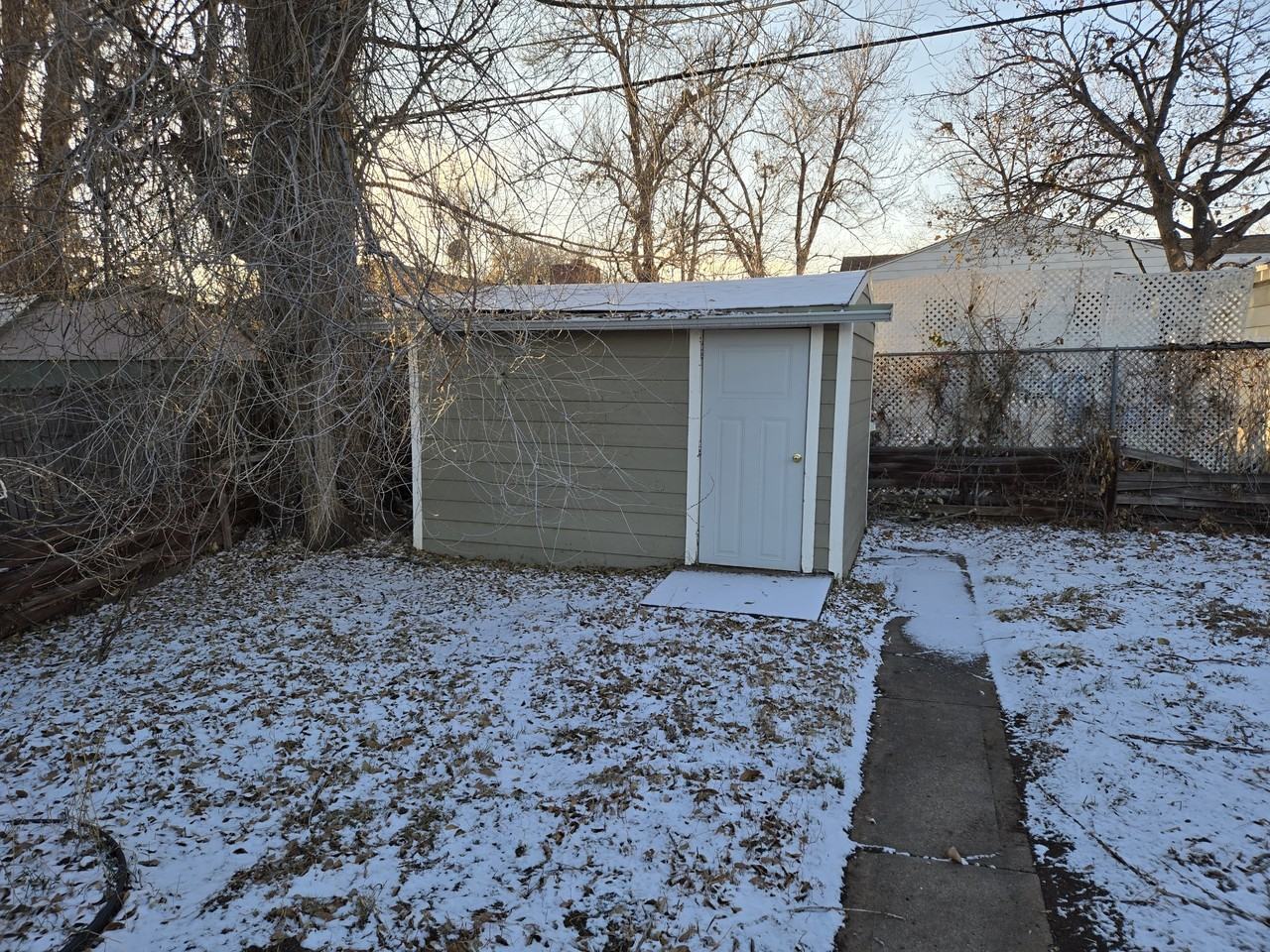 1605 S Xavier St - Photo 4 of 30