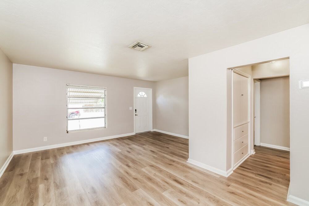 195 E 28th St - Photo 5 of 16