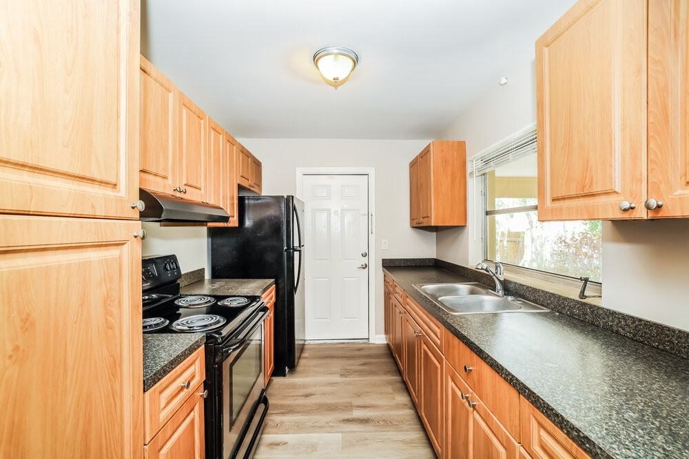 195 E 28th St - Photo 6 of 16