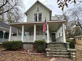 featured image of 633 Moulton Street East