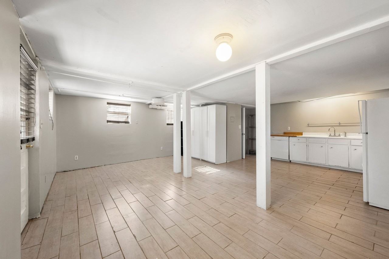 295 Elmira Pl Ne #D - Photo 3 of 14