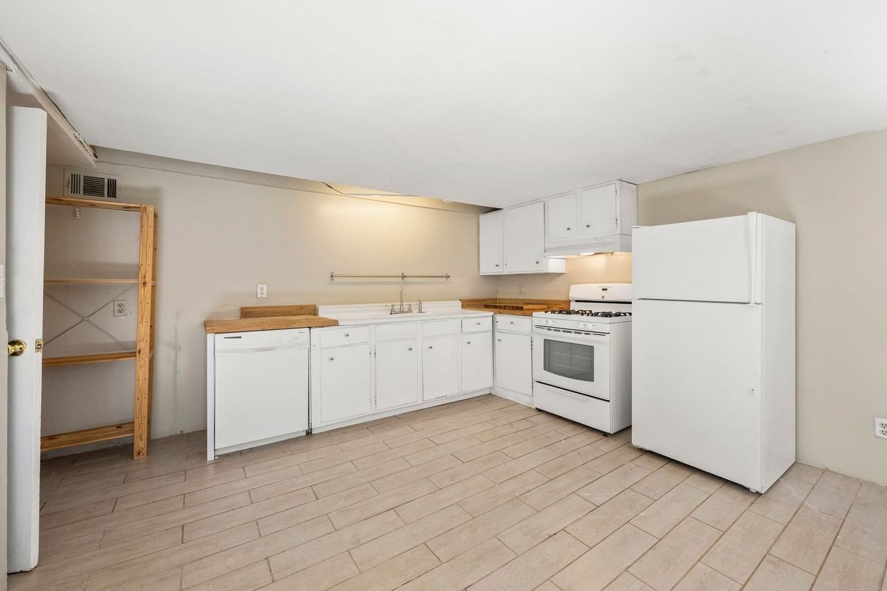 295 Elmira Pl Ne #D - Photo 7 of 14