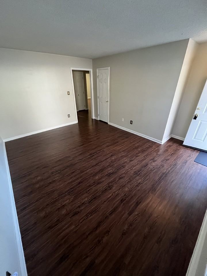 2551 Ambassador Ct - Photo 3 of 15