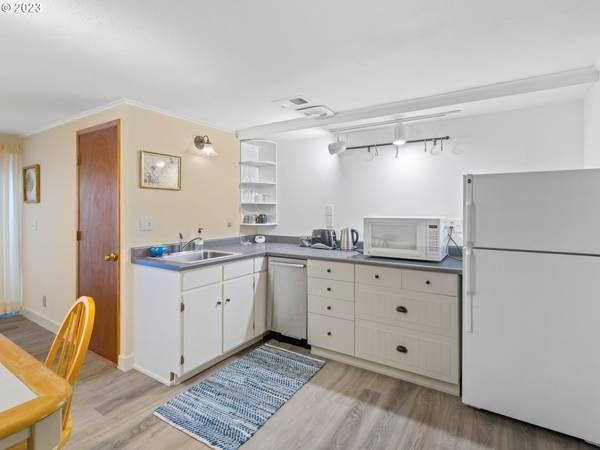 2695 Agate St #A - Photo 4 of 5