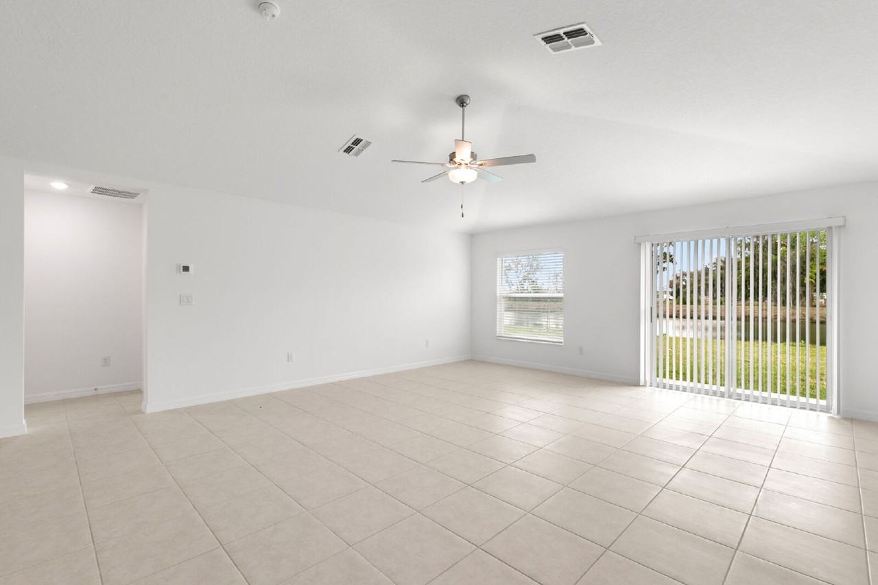 4045 Capri Coast Drive - Photo 7 of 28