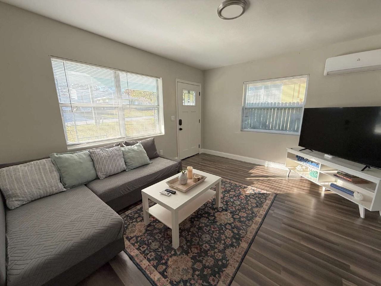 305 S Lincoln Ave - Photo 4 of 13