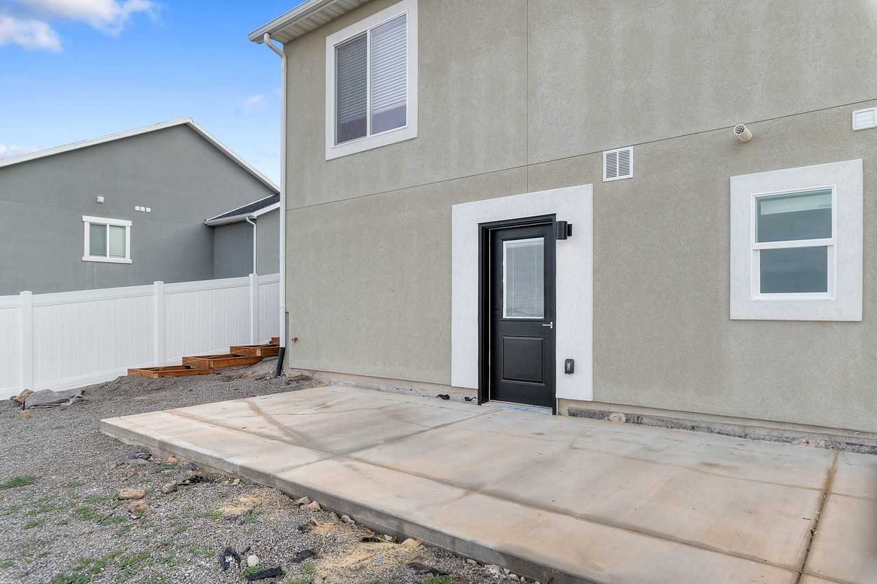 8119 N Lakeshore Dr - Photo 6 of 10