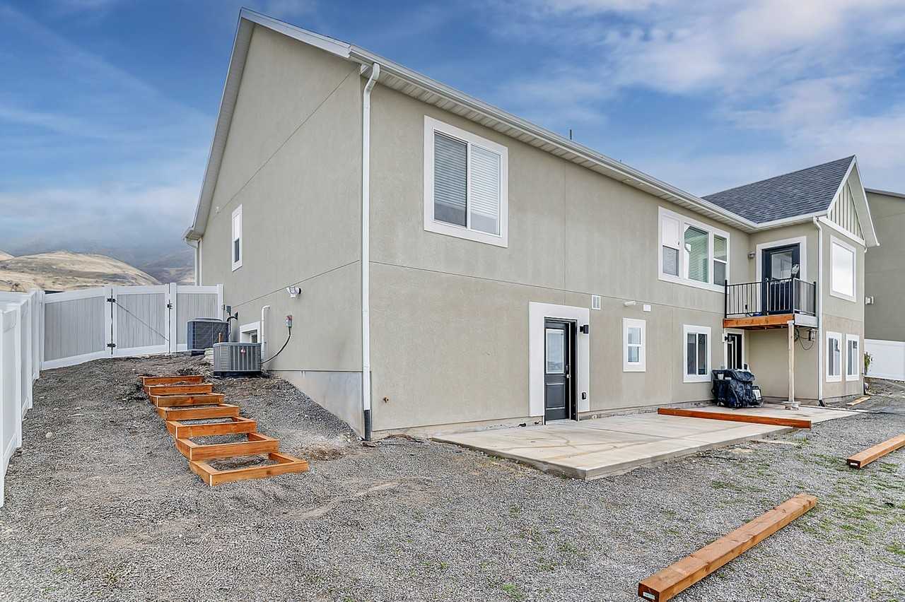 8119 N Lakeshore Dr - Photo 7 of 10