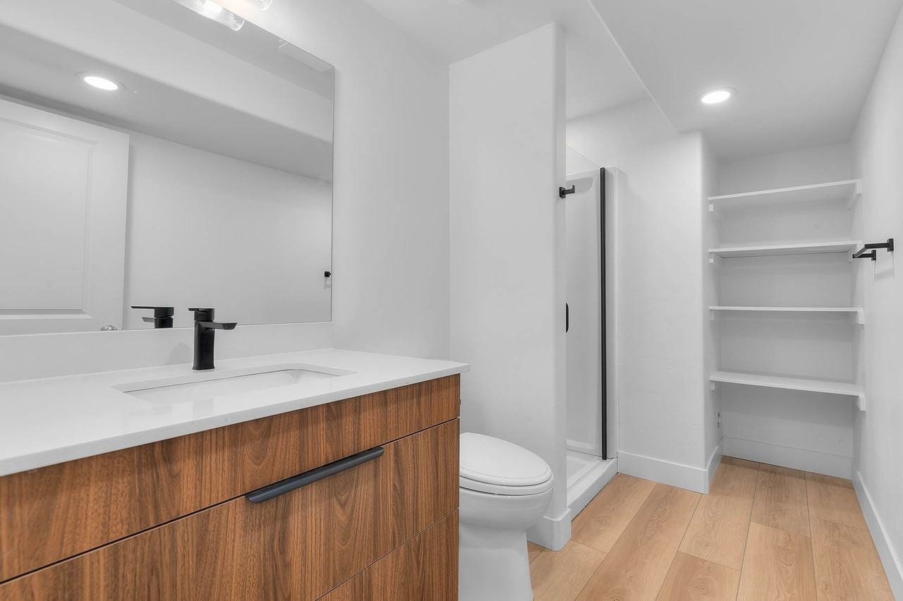 8119 N Lakeshore Dr - Photo 4 of 10