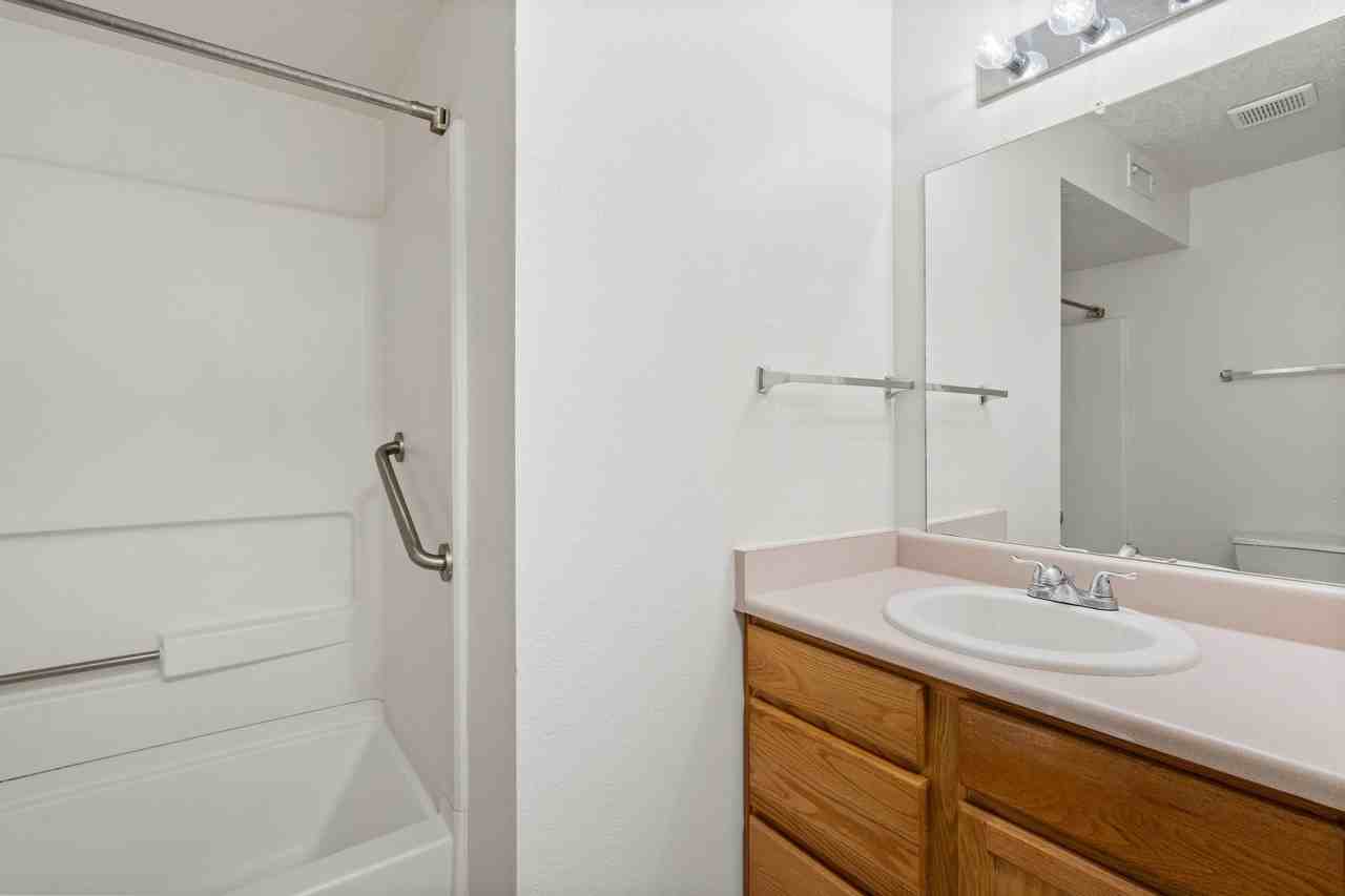 11040 Vistazo Pl Se #0 - Photo 2 of 25