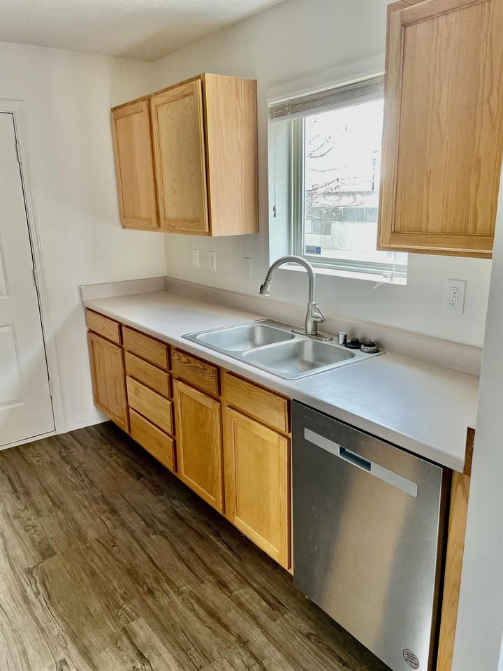 11040 Vistazo Pl Se #0 - Photo 3 of 25