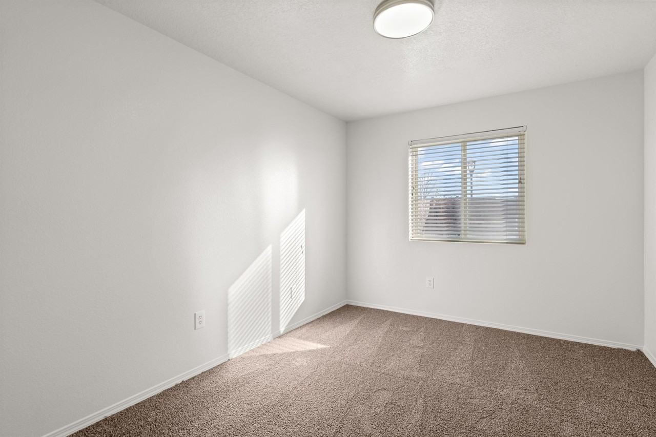 11040 Vistazo Pl Se #0 - Photo 3 of 25