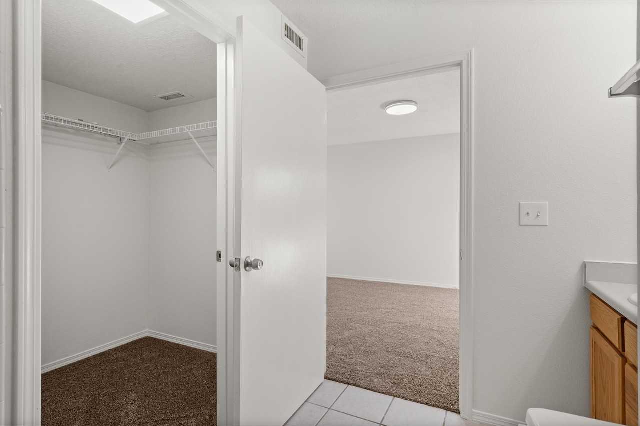 11040 Vistazo Pl Se #0 - Photo 5 of 25