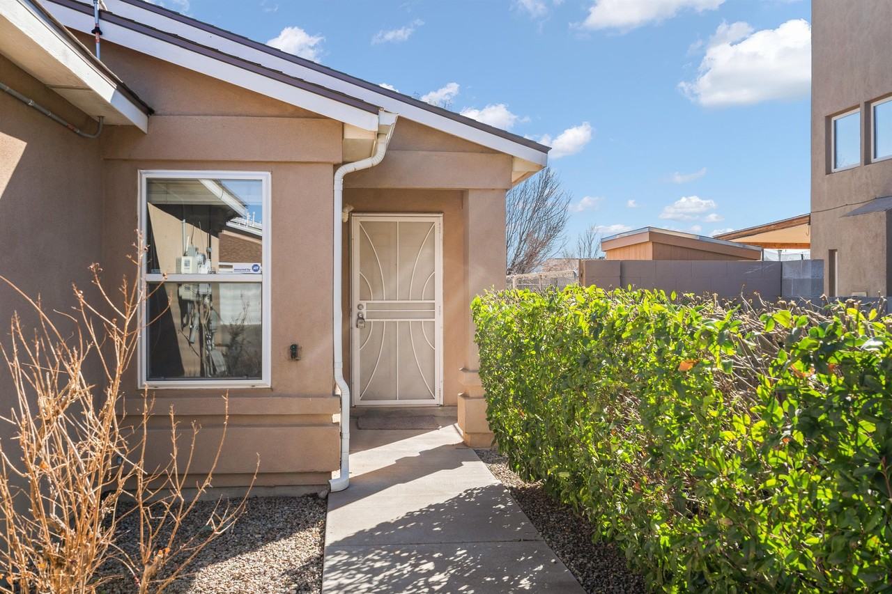 11040 Vistazo Pl Se #0 - Photo 7 of 25