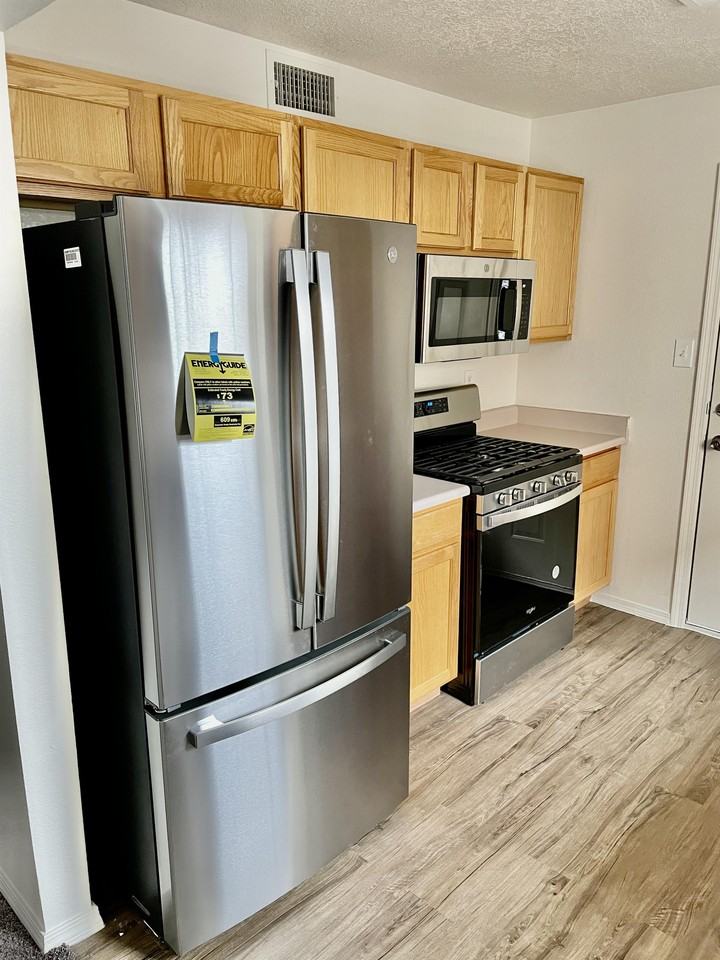 11040 Vistazo Pl Se #0 - Photo 2 of 25