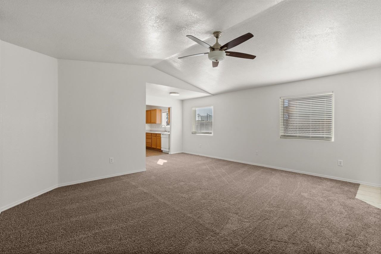 11040 Vistazo Pl Se #0 - Photo 6 of 25