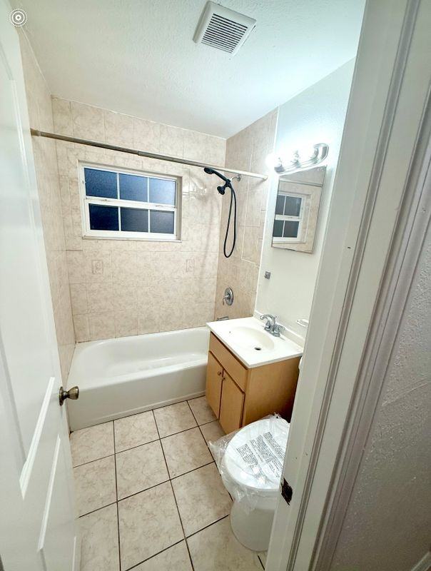 1030 Scott Street - Photo 3 of 5