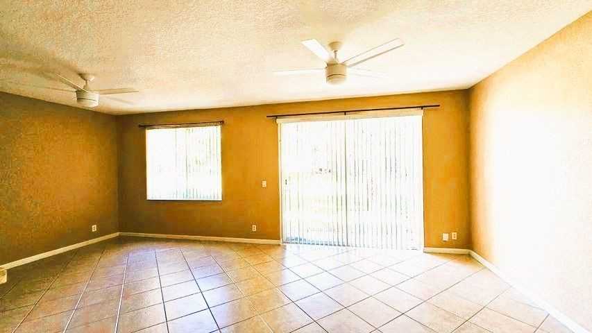 3027 N Evergreen Cir - Photo 2 of 8