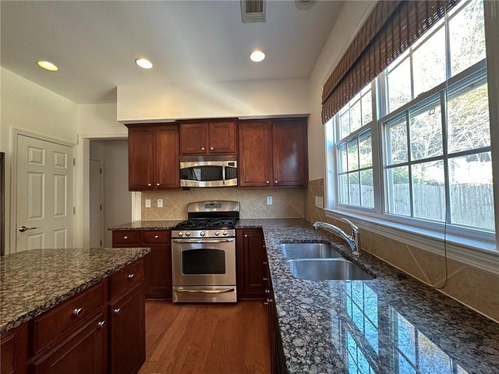 715 Earlham Drive - Photo 6 of 50