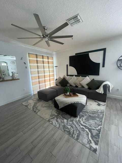 10400 Eastpark Woods Drive - Photo 4 of 28