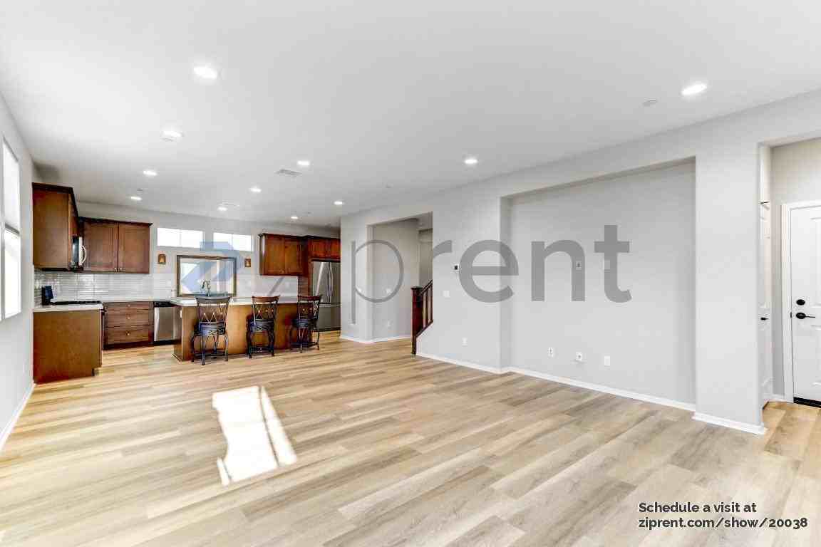 635 Merit Dr - Photo 4 of 24