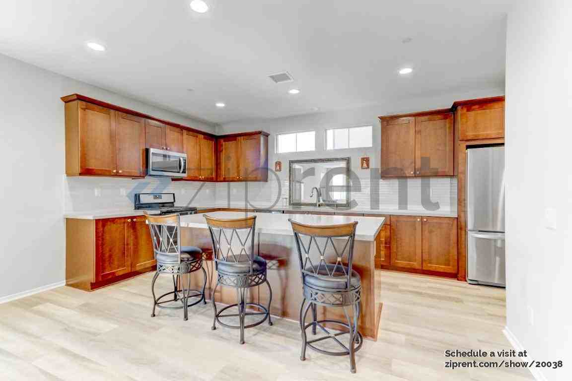 635 Merit Dr - Photo 6 of 24