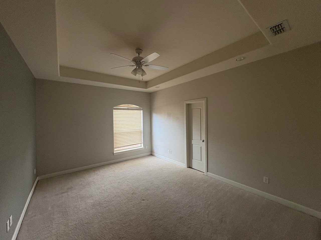 210 Rio Grande Dr - Photo 4 of 16