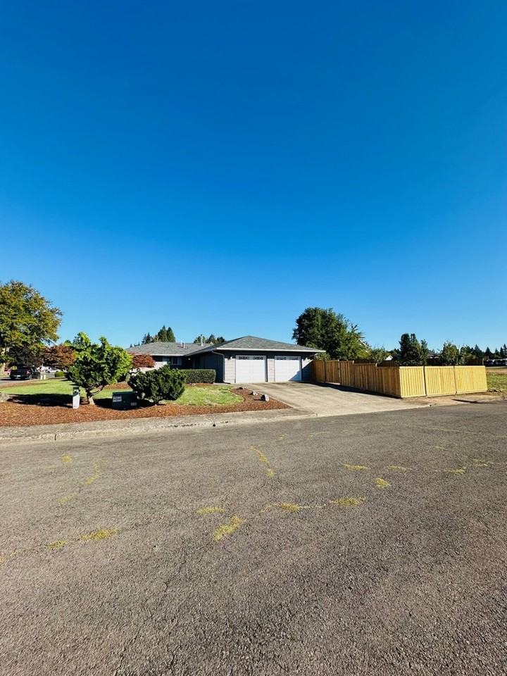 580 South Pershing Street - Photo 2 of 23