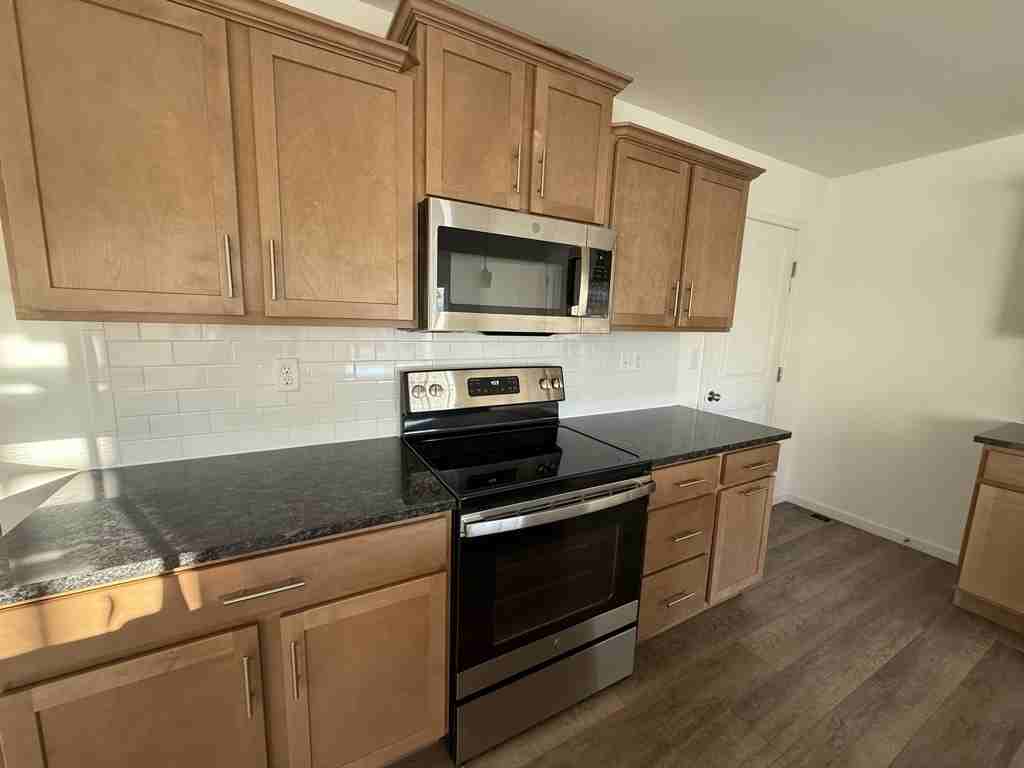 4252 Blackburn Drive - Photo 2 of 20