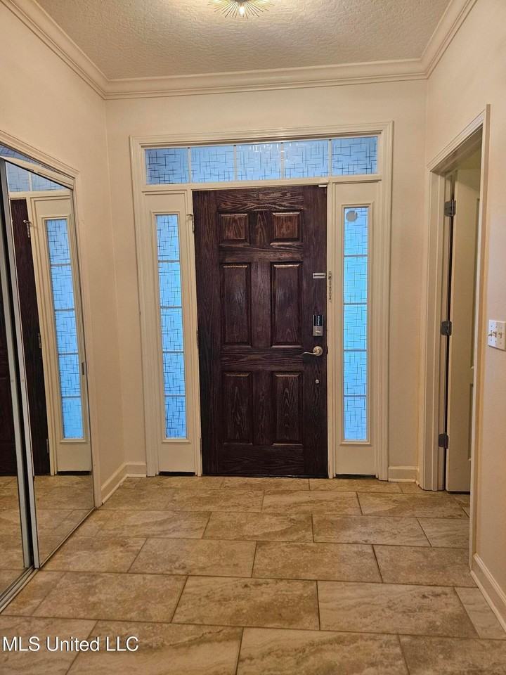 7726 Falcon Cir - Photo 3 of 50