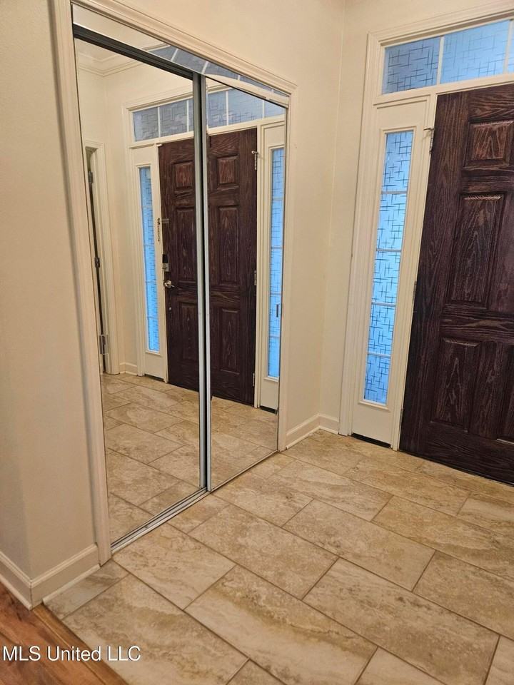 7726 Falcon Cir - Photo 4 of 50