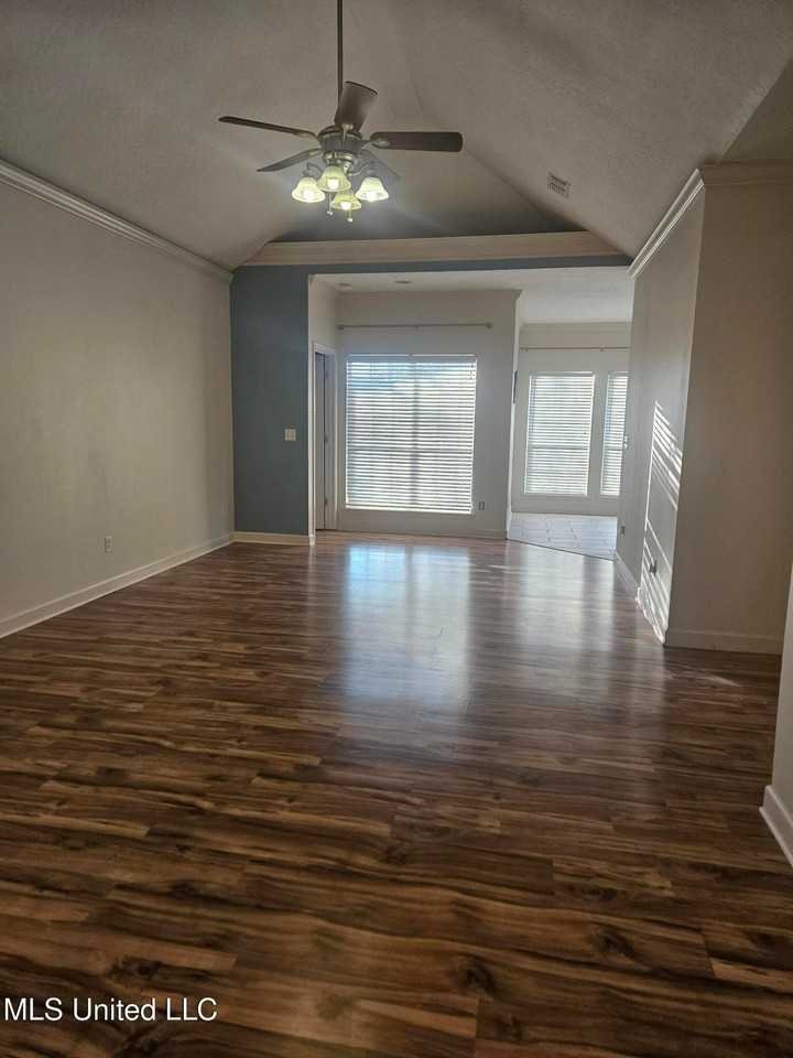 7726 Falcon Cir - Photo 5 of 50