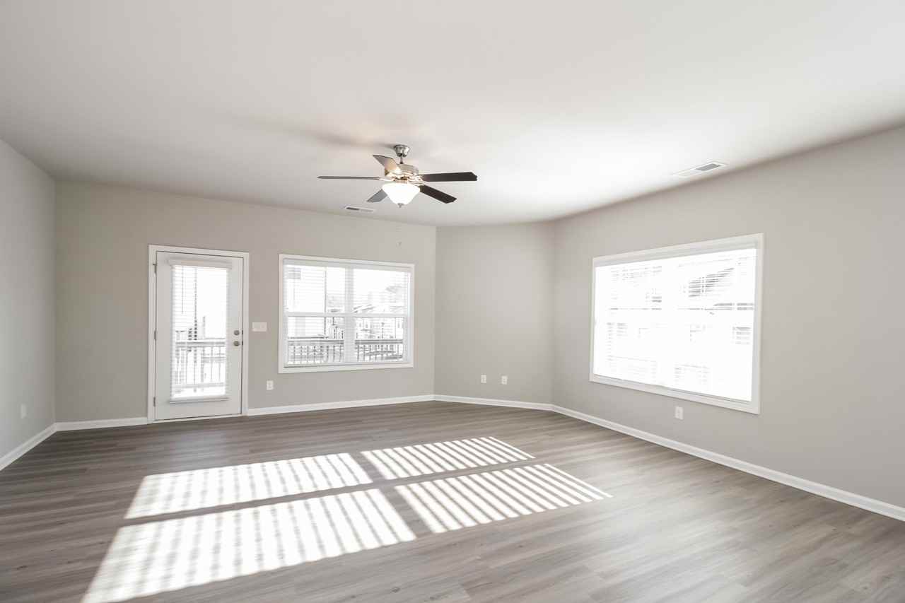 552 Elliston Place - Photo 2 of 35