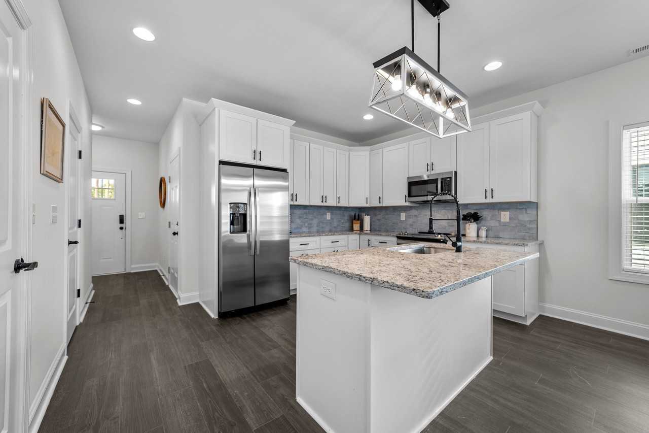 812 Crown Point Dr - Photo 7 of 32