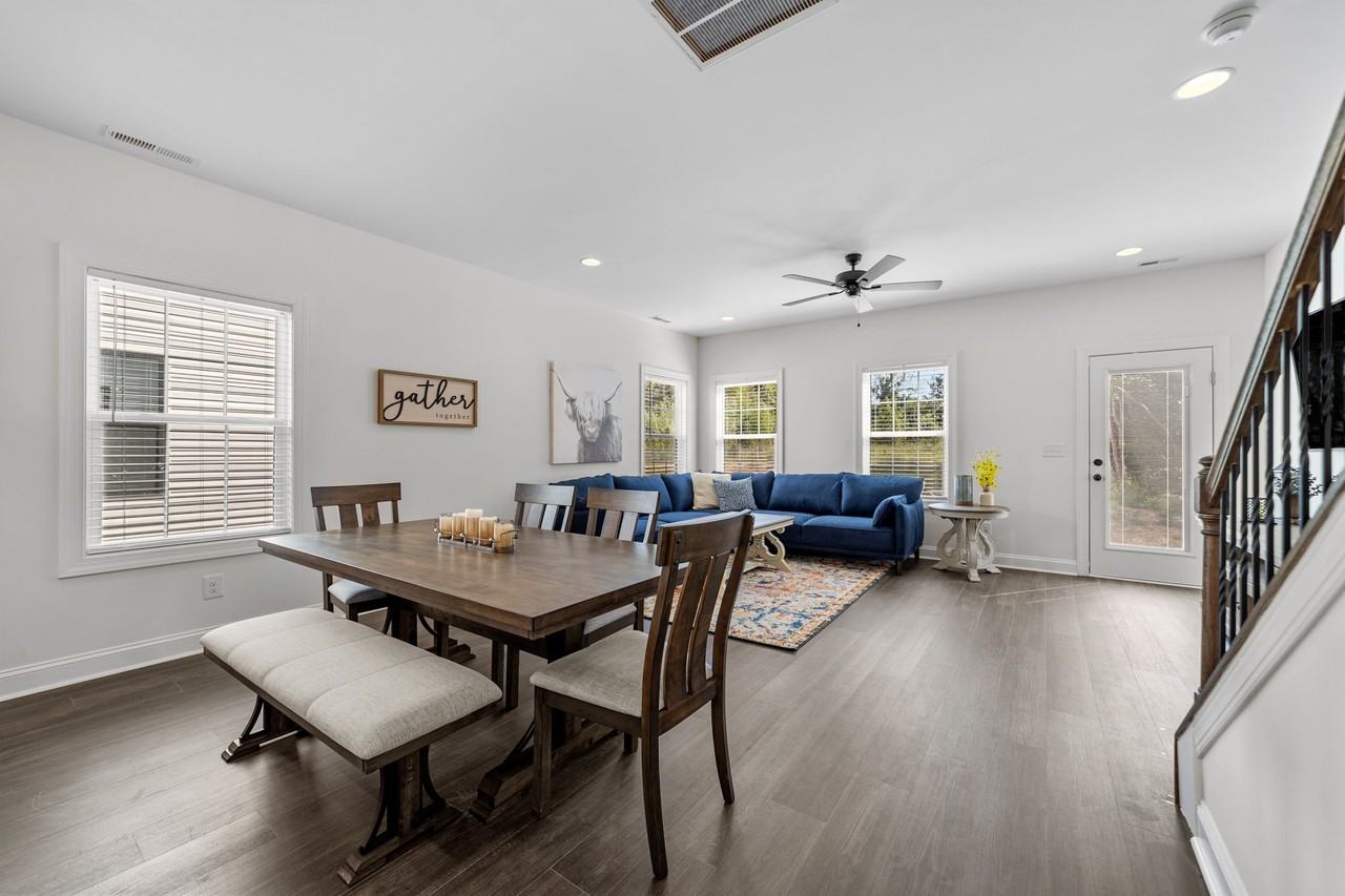 812 Crown Point Dr - Photo 2 of 32