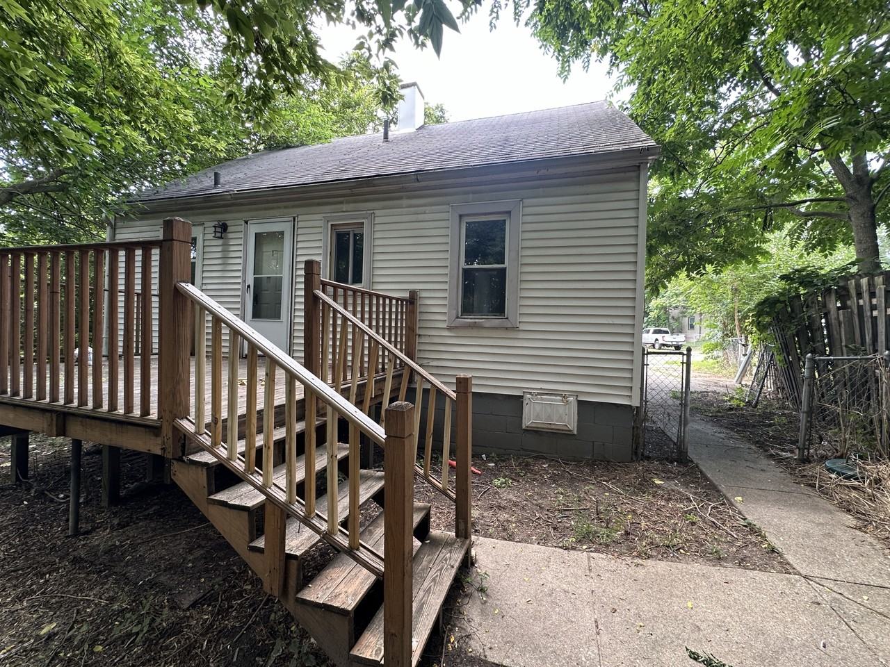 24 Monterey St - Photo 5 of 7