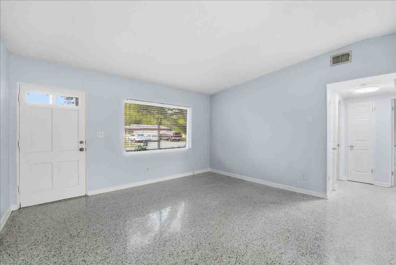 1418 Beatrice Dr - Photo 3 of 10