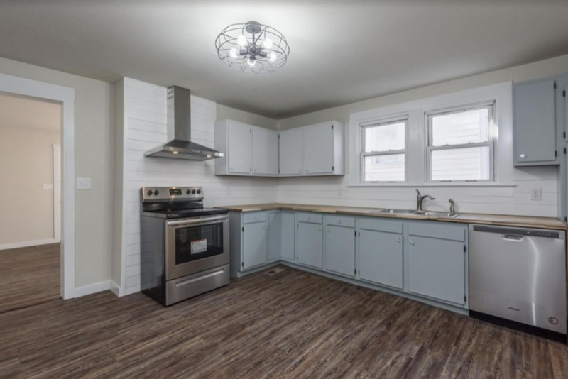 1235 Iredell Ave - Photo 3 of 14