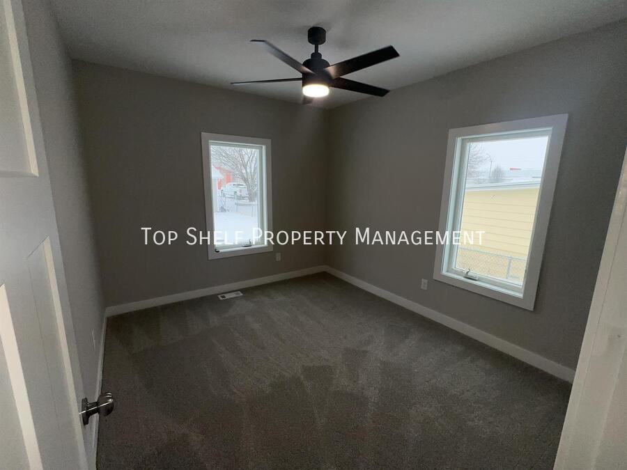 120 6th St - Photo 5 of 15